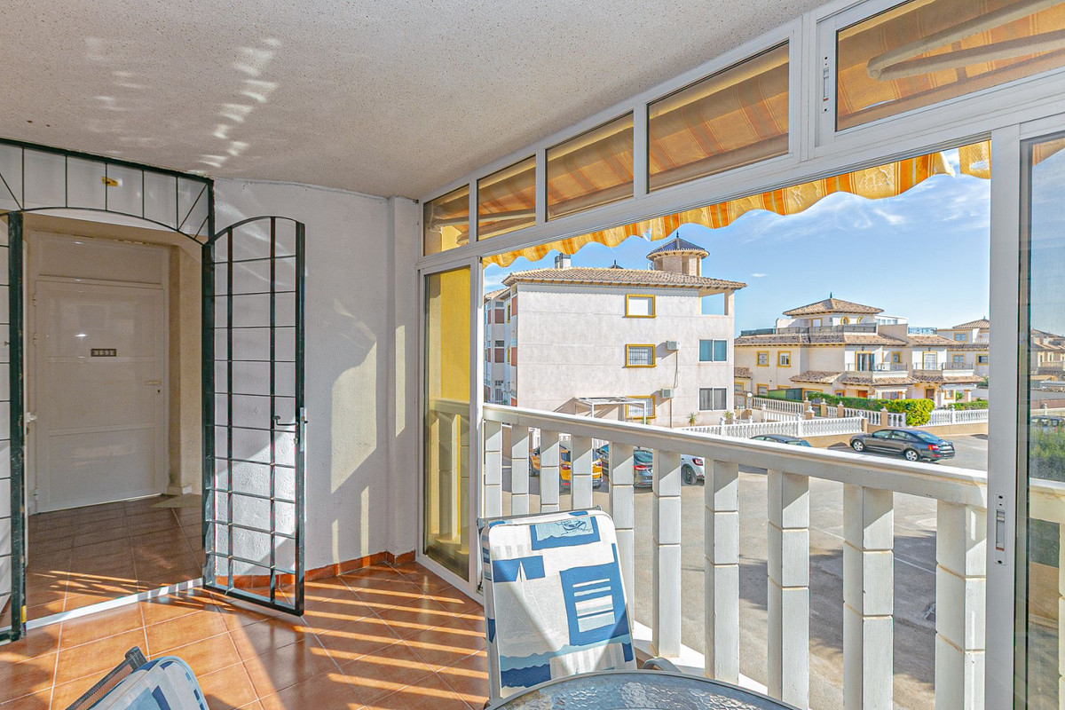 Se vende Apartamento Planta Media de 2 dormitorios en Costa Blanca, Alicante, España