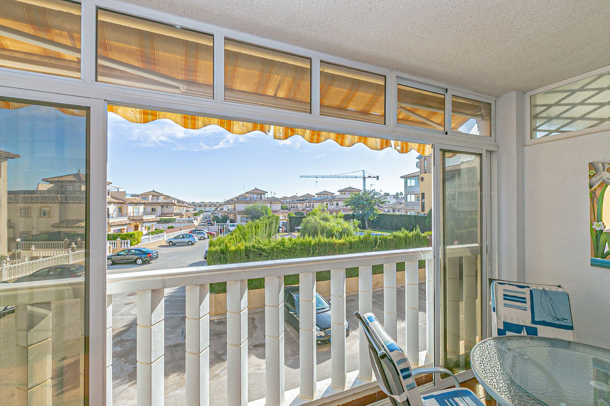 Se vende Apartamento Planta Media de 2 dormitorios en Costa Blanca, Alicante, España