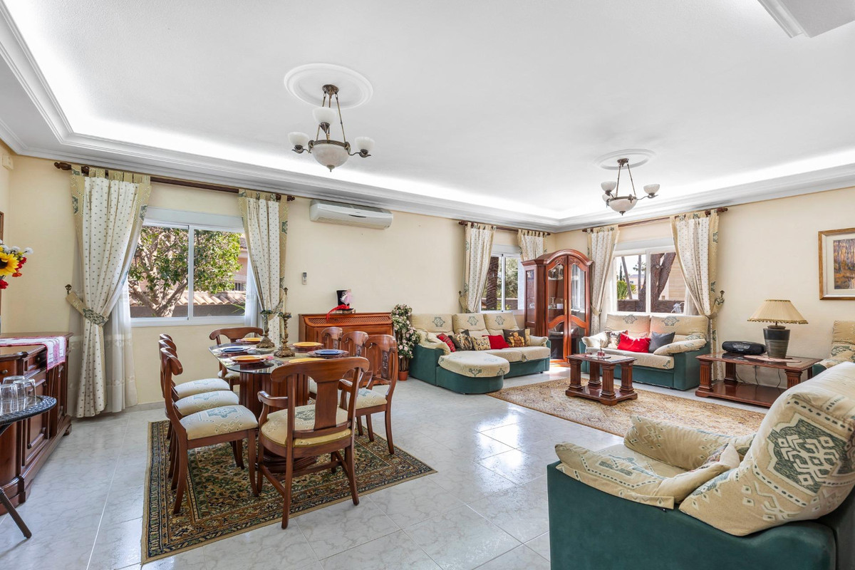 Se vende Villa - Chalet de 5 dormitorios en Costa Blanca, Alicante, España