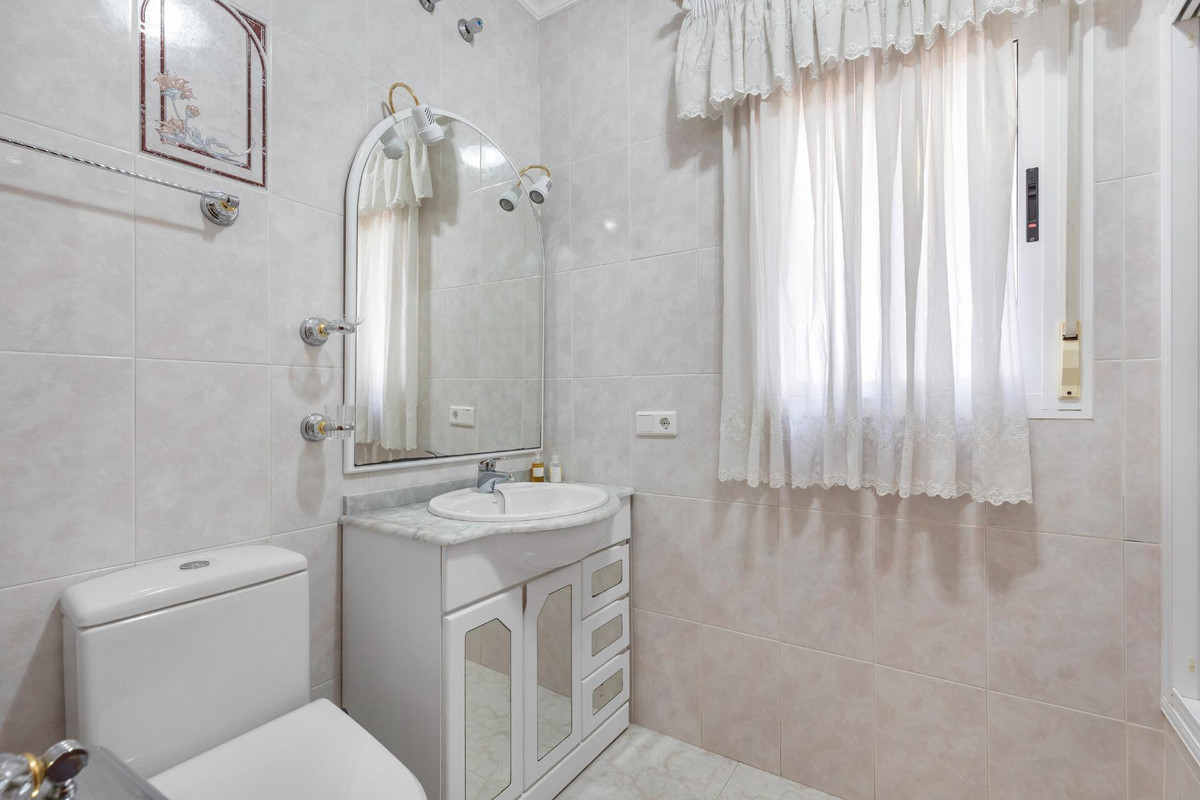 Se vende Villa - Chalet de 5 dormitorios en Costa Blanca, Alicante, España