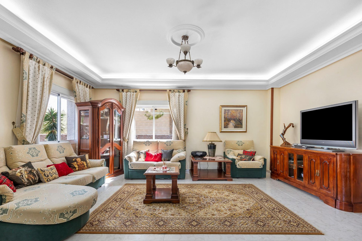Se vende Villa - Chalet de 5 dormitorios en Costa Blanca, Alicante, España