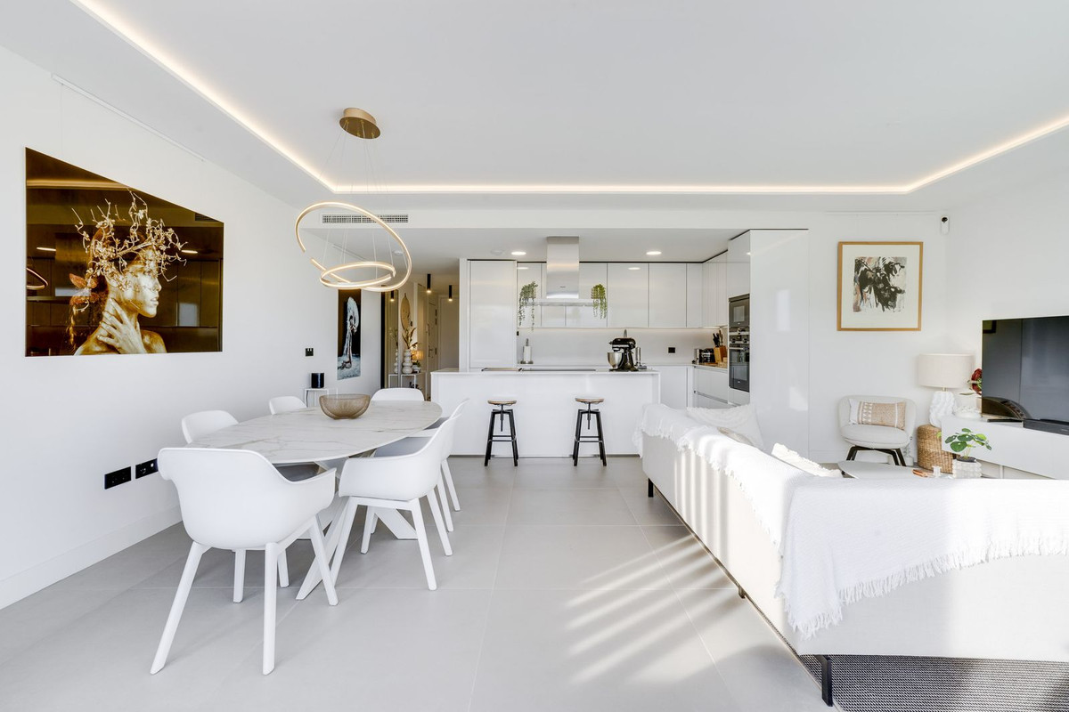 3 Bed Apartment for sale in Estepona Costa Del Sol, Málaga, Spain