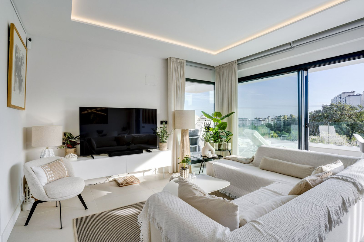 3 Bed Apartment for sale in Estepona Costa Del Sol, Málaga, Spain