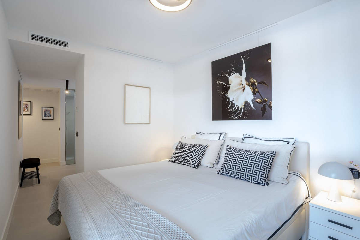 3 Bed Apartment for sale in Estepona Costa Del Sol, Málaga, Spain