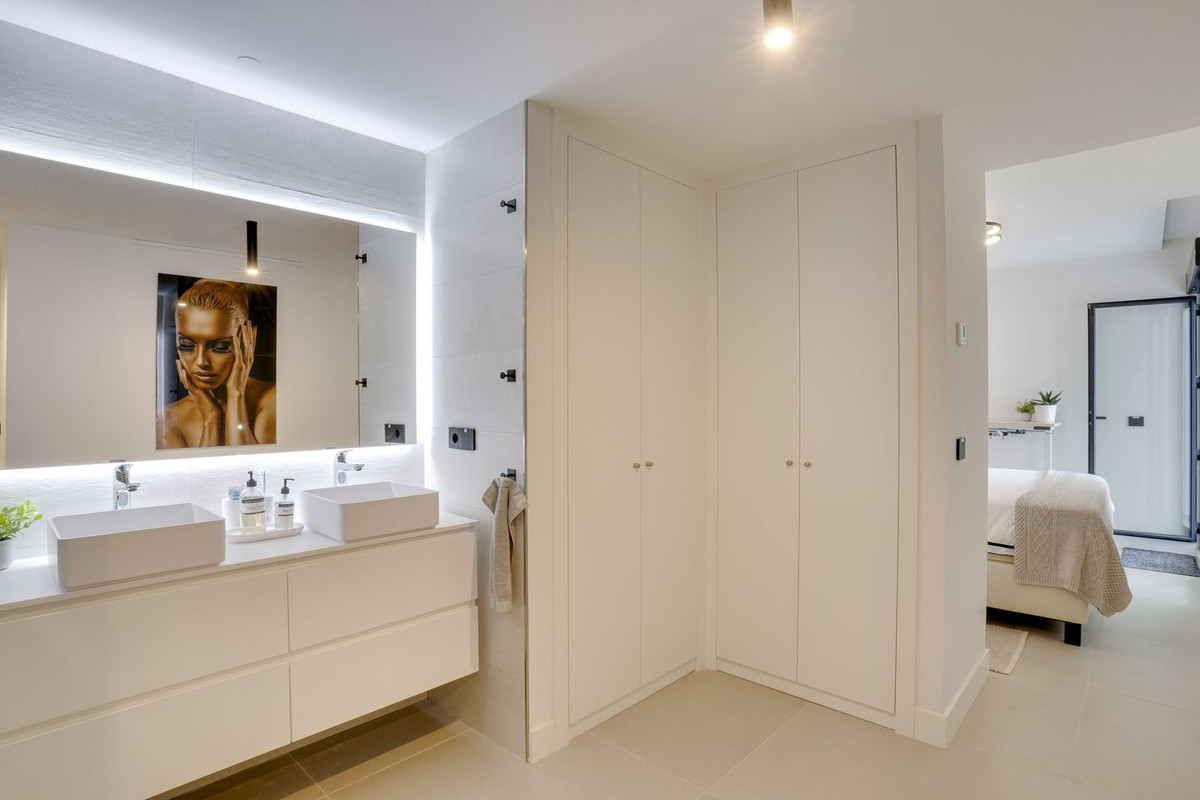 3 Bed Apartment for sale in Estepona Costa Del Sol, Málaga, Spain