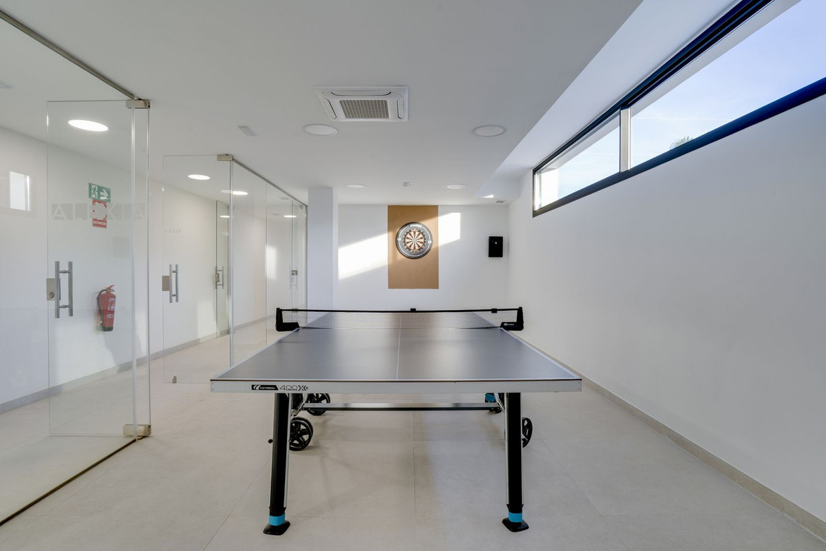 3 Bed Apartment for sale in Estepona Costa Del Sol, Málaga, Spain