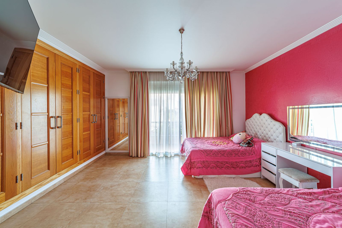 8 Bed Townhouse for sale in Marbella Costa Del Sol, Málaga, Spain