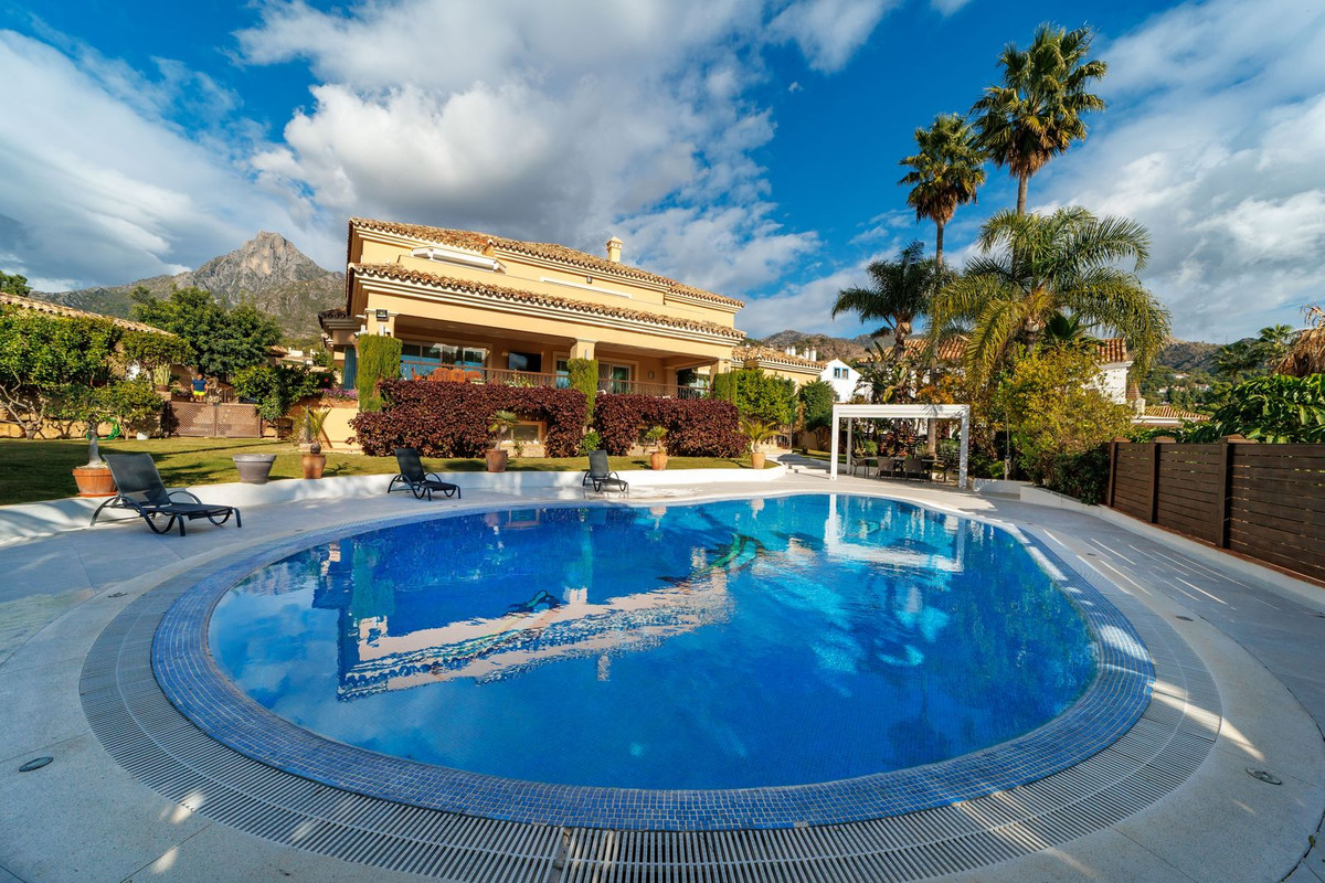 8 Bed Townhouse for sale in Marbella Costa Del Sol, Málaga, Spain