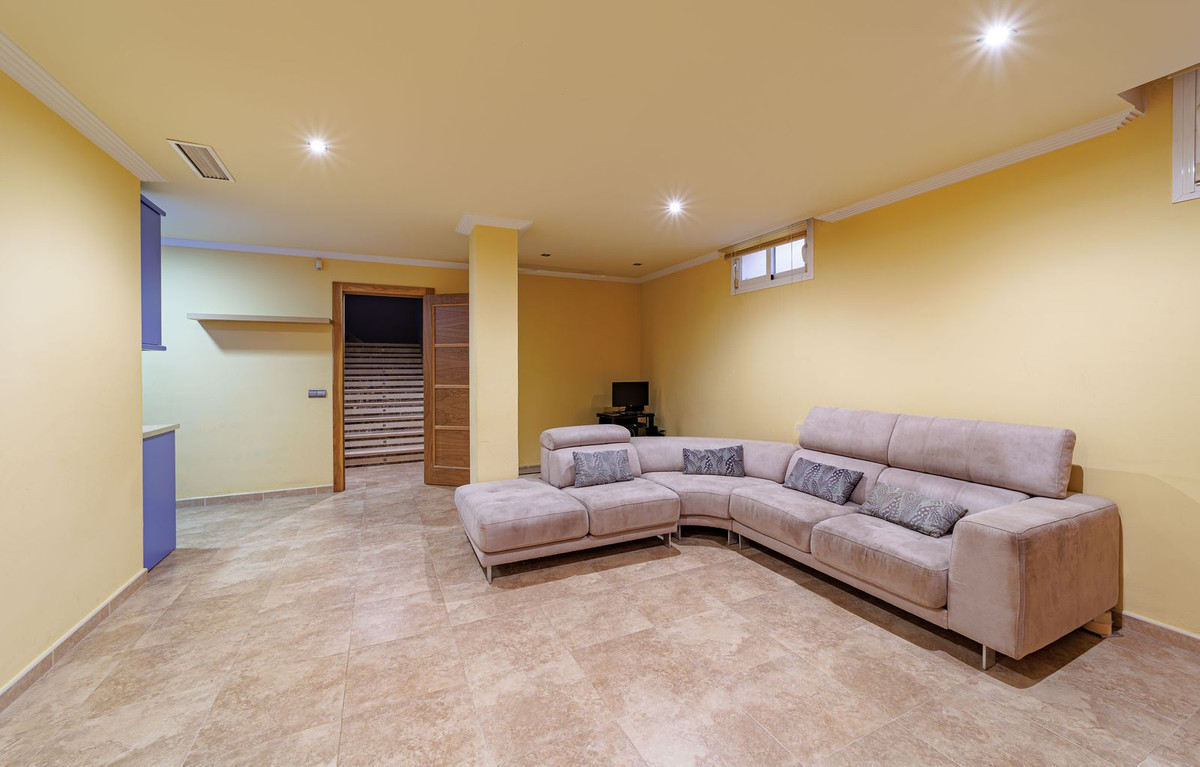 8 Bed Townhouse for sale in Marbella Costa Del Sol, Málaga, Spain