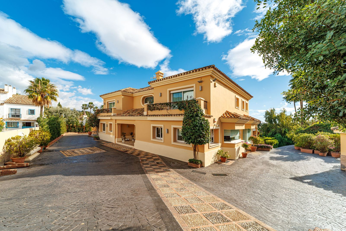 8 Bed Townhouse for sale in Marbella Costa Del Sol, Málaga, Spain
