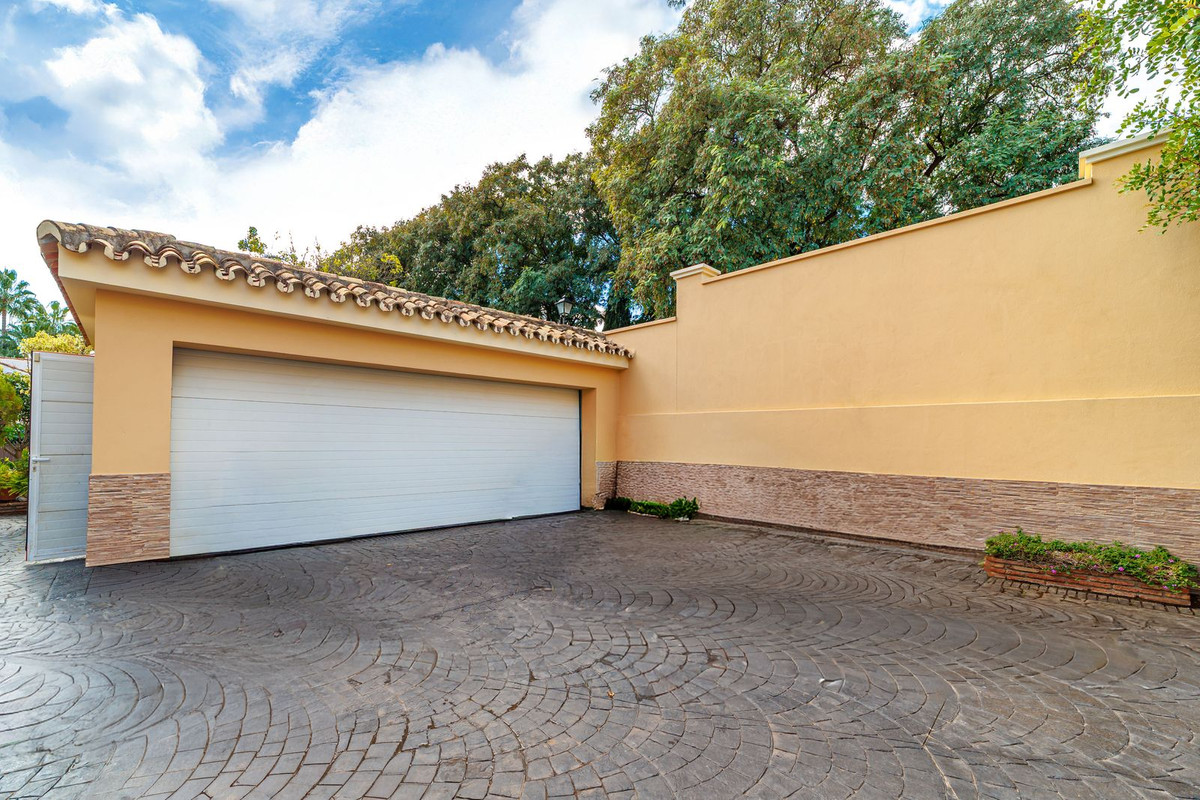 8 Bed Townhouse for sale in Marbella Costa Del Sol, Málaga, Spain