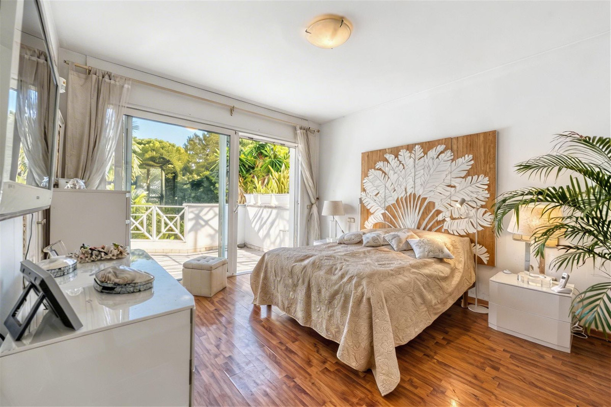 4 Bed Townhouse for sale in New Golden Mile Costa Del Sol, Málaga, Spain