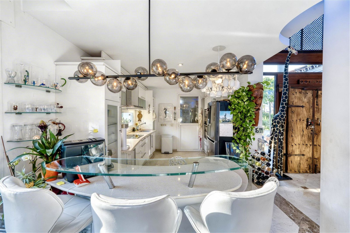 4 Bed Townhouse for sale in New Golden Mile Costa Del Sol, Málaga, Spain