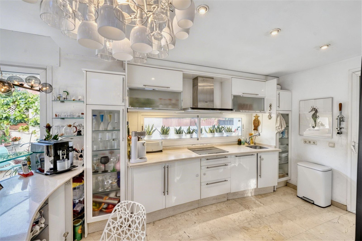 4 Bed Townhouse for sale in New Golden Mile Costa Del Sol, Málaga, Spain