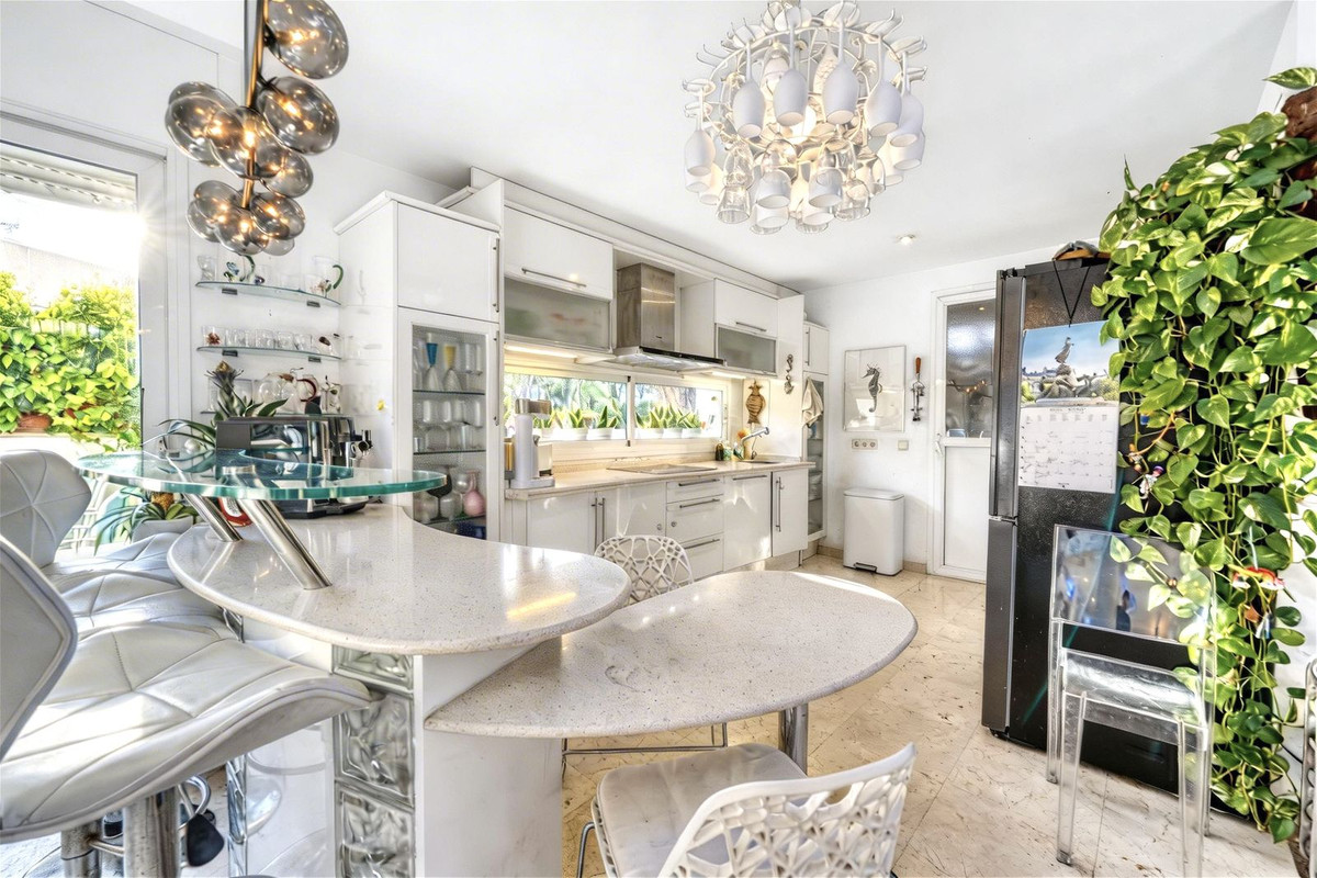 4 Bed Townhouse for sale in New Golden Mile Costa Del Sol, Málaga, Spain