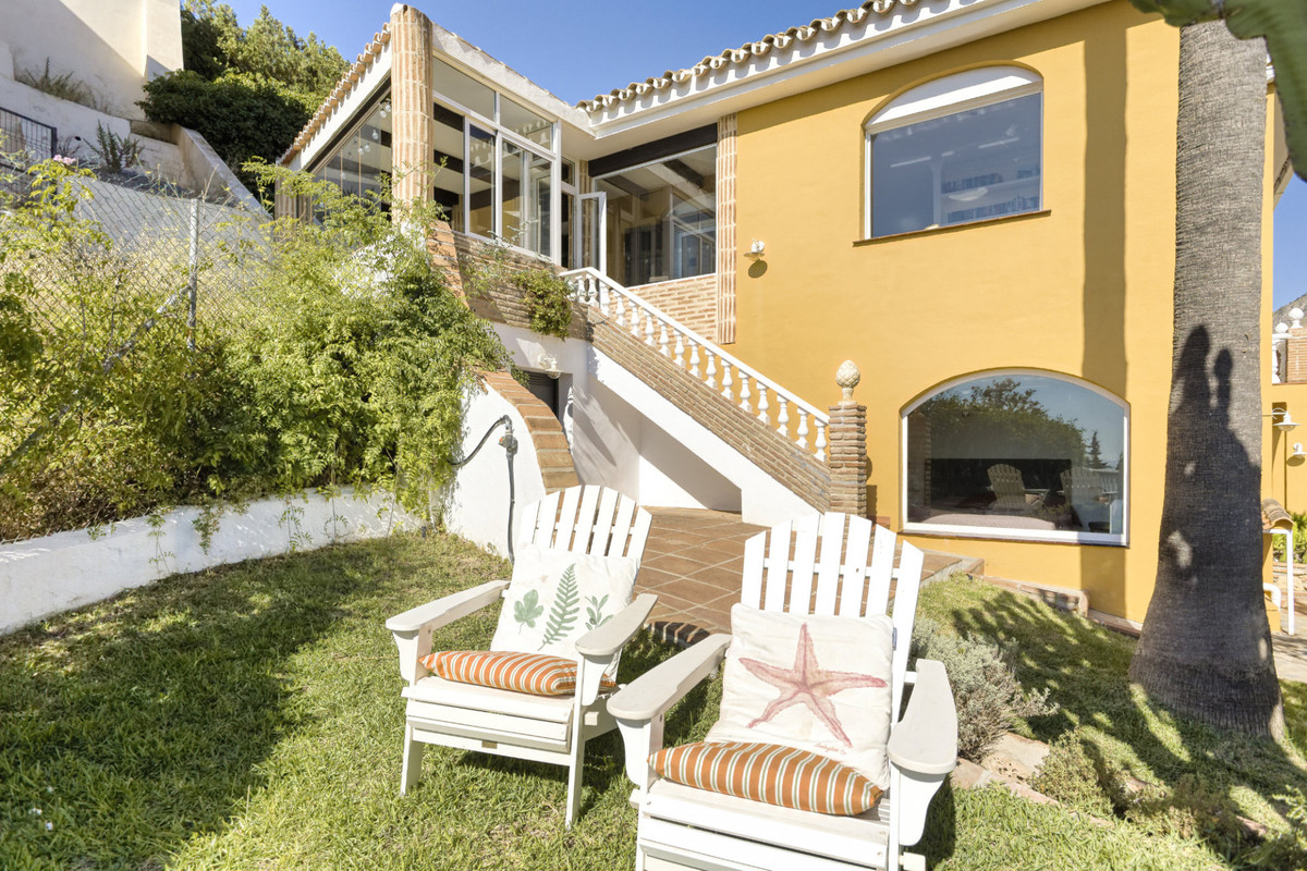 5 Bed Townhouse for sale in Torremuelle Costa Del Sol, Málaga, Spain