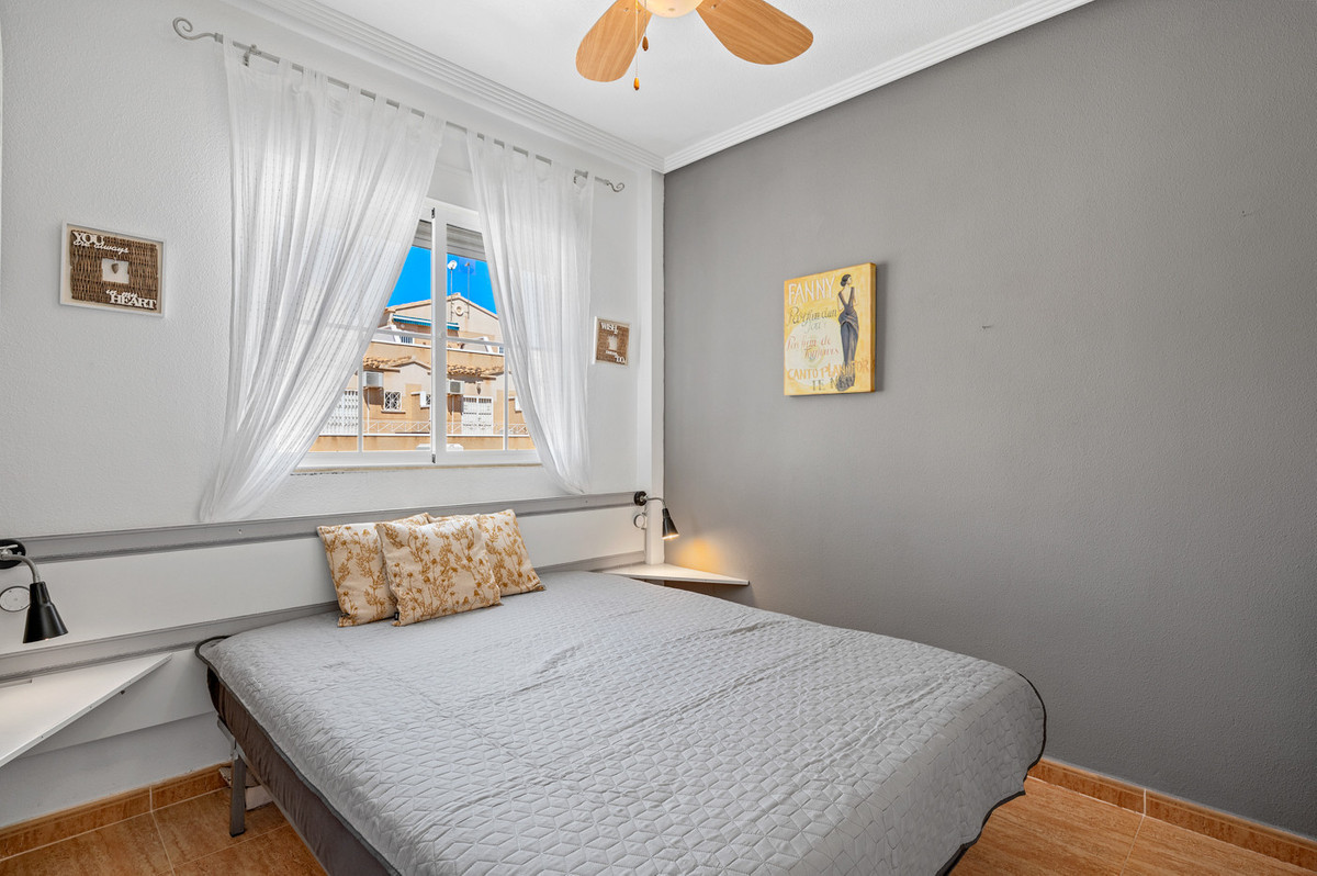 Se vende Apartamento en Planta Última de 2 dormitorios en Costa Blanca, Alicante, España