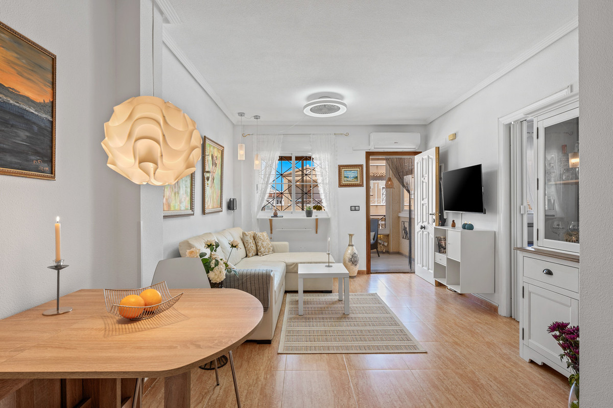 Se vende Apartamento en Planta Última de 2 dormitorios en Costa Blanca, Alicante, España