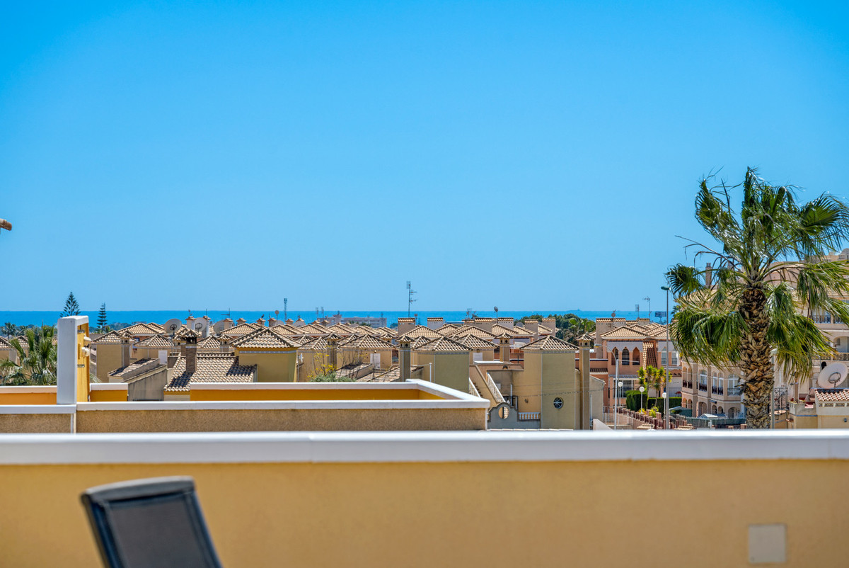 Se vende Apartamento en Planta Última de 2 dormitorios en Costa Blanca, Alicante, España