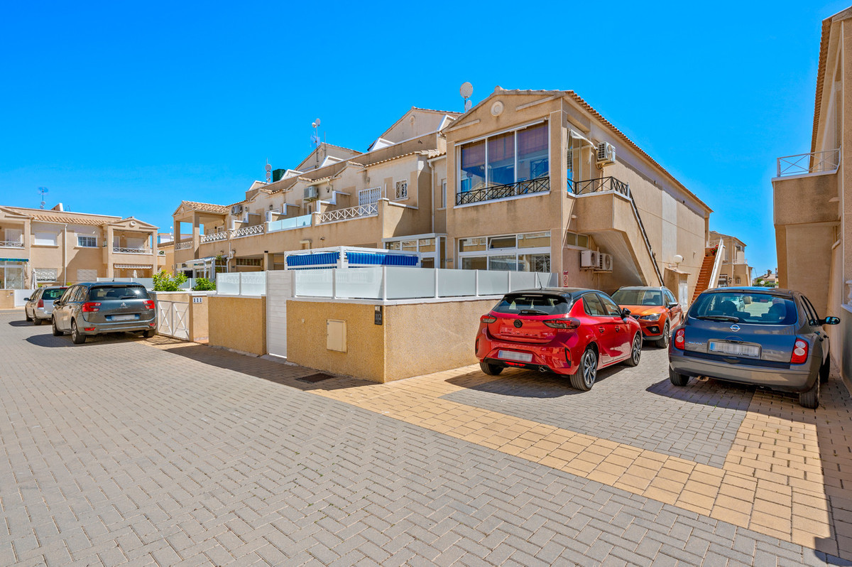 Se vende Apartamento en Planta Última de 2 dormitorios en Costa Blanca, Alicante, España