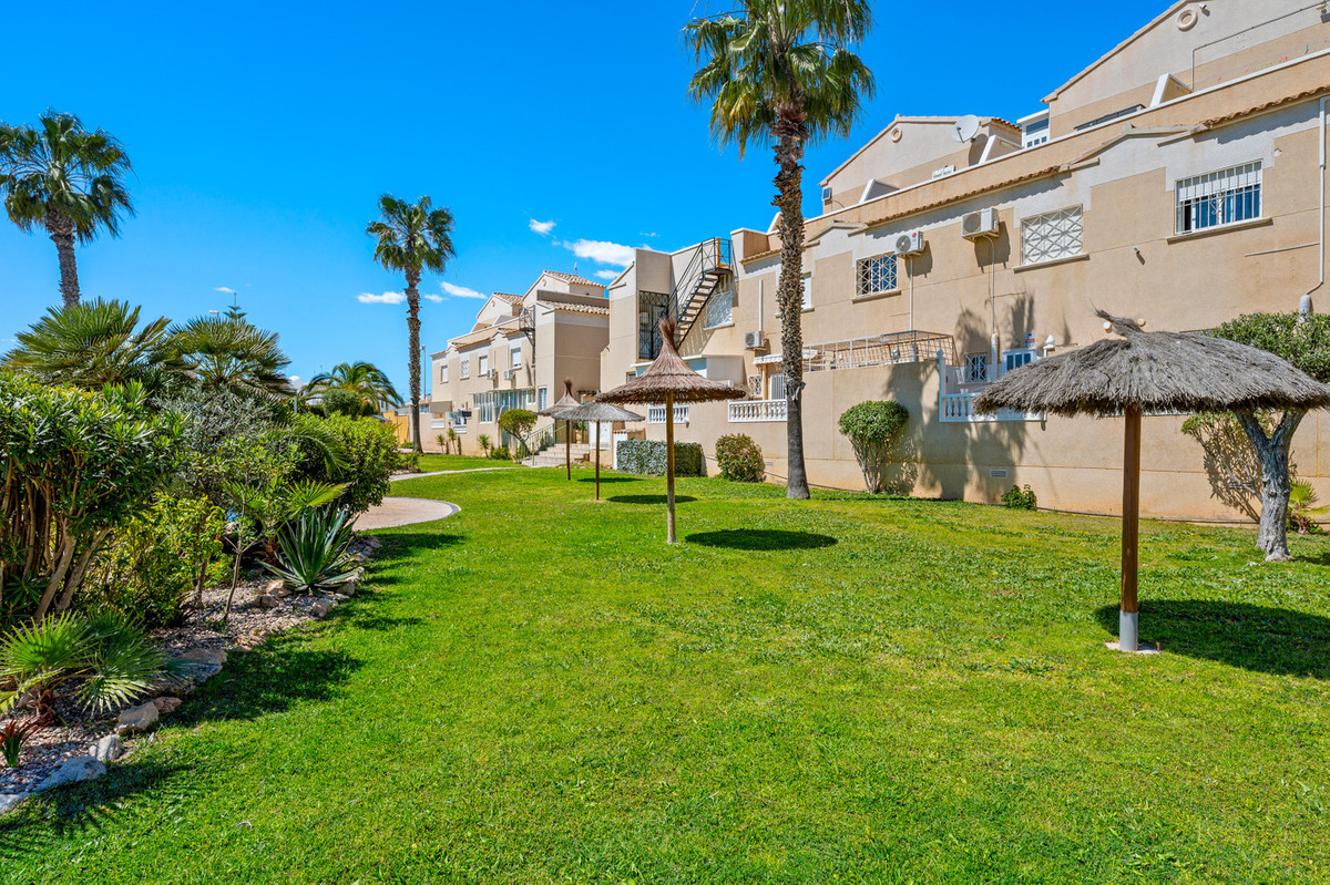 Se vende Apartamento en Planta Última de 2 dormitorios en Costa Blanca, Alicante, España