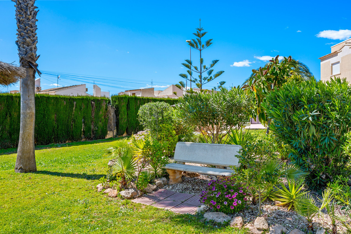 Se vende Apartamento en Planta Última de 2 dormitorios en Costa Blanca, Alicante, España