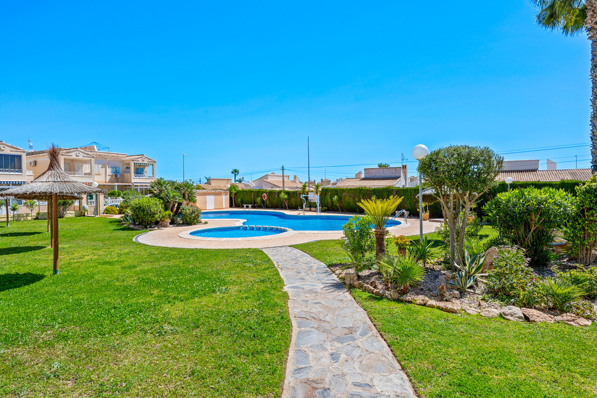 Se vende Apartamento en Planta Última de 2 dormitorios en Costa Blanca, Alicante, España
