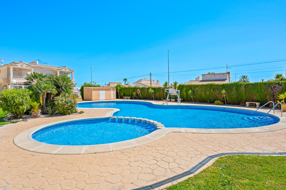 Se vende Apartamento en Planta Última de 2 dormitorios en Costa Blanca, Alicante, España