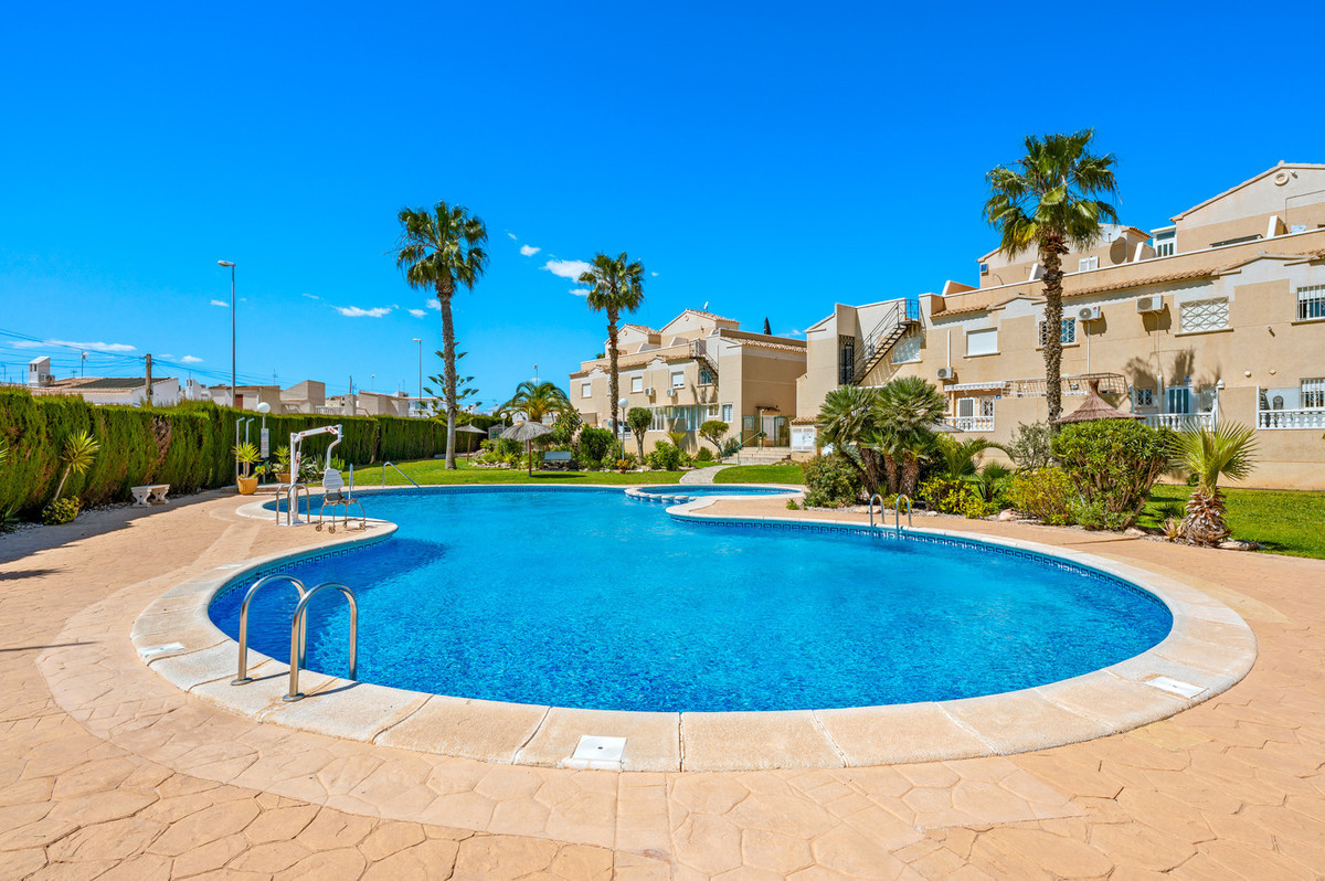 Se vende Apartamento en Planta Última de 2 dormitorios en Costa Blanca, Alicante, España