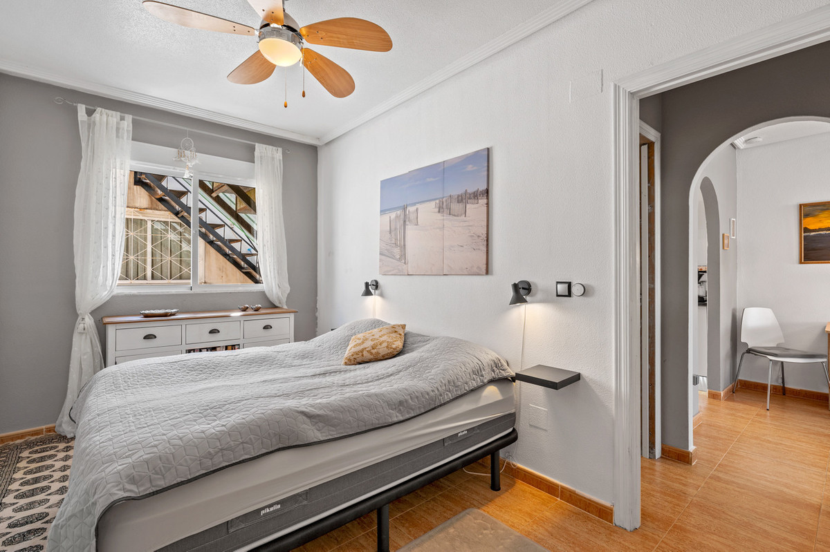 Se vende Apartamento en Planta Última de 2 dormitorios en Costa Blanca, Alicante, España