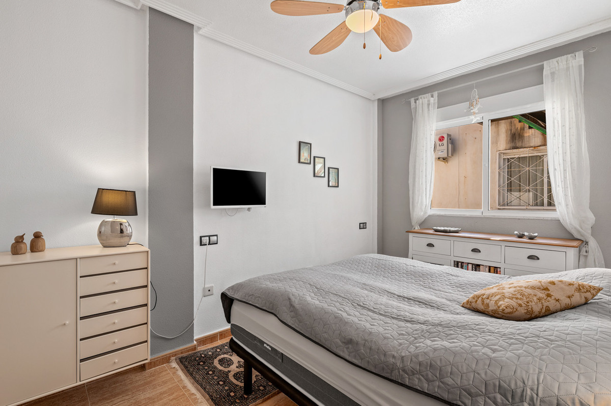 Se vende Apartamento en Planta Última de 2 dormitorios en Costa Blanca, Alicante, España