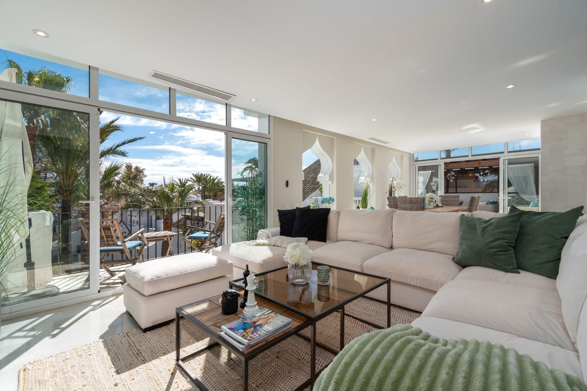 4 Bed Apartment for sale in Puerto Banús Costa Del Sol, Málaga, Spain