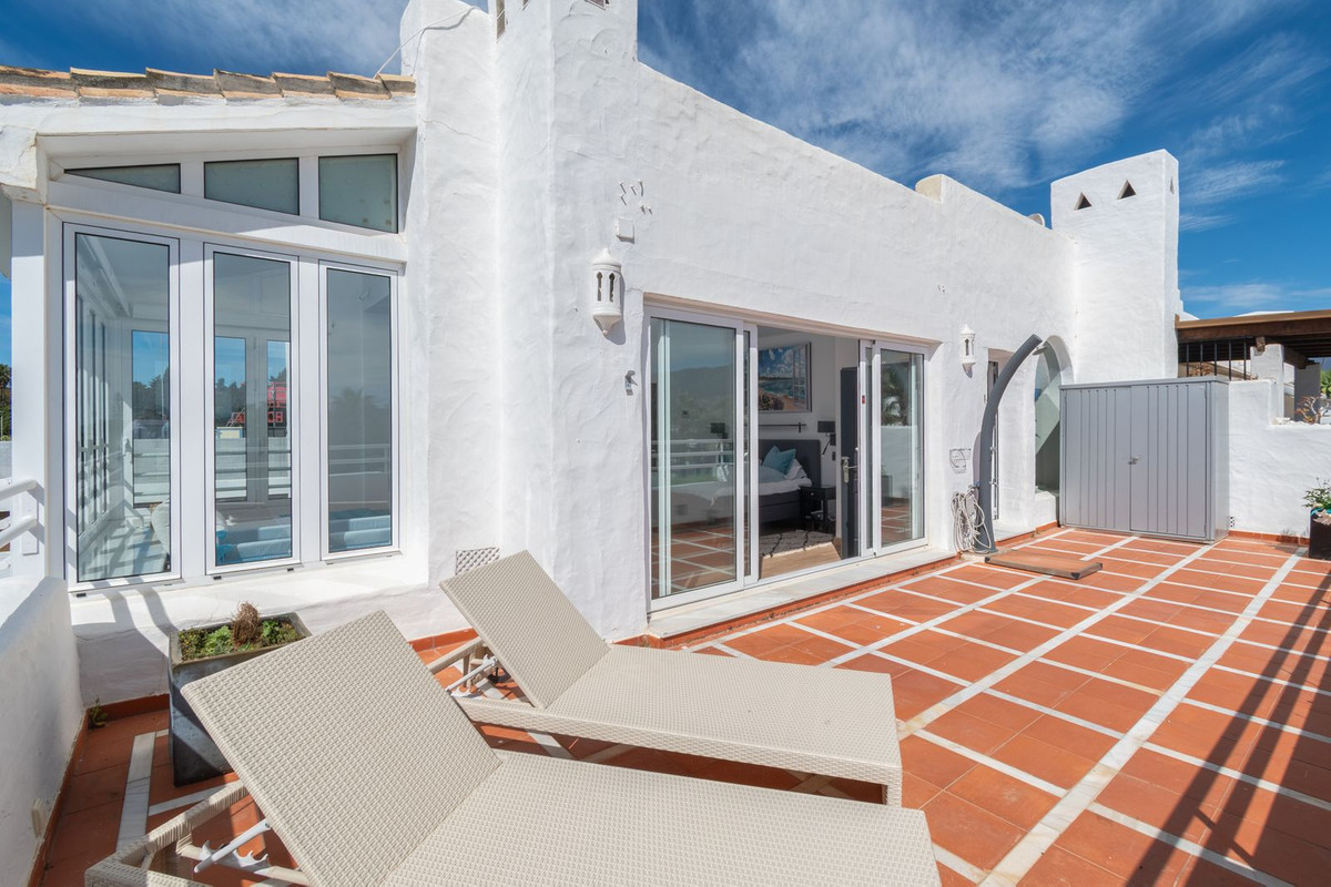4 Bed Apartment for sale in Puerto Banús Costa Del Sol, Málaga, Spain
