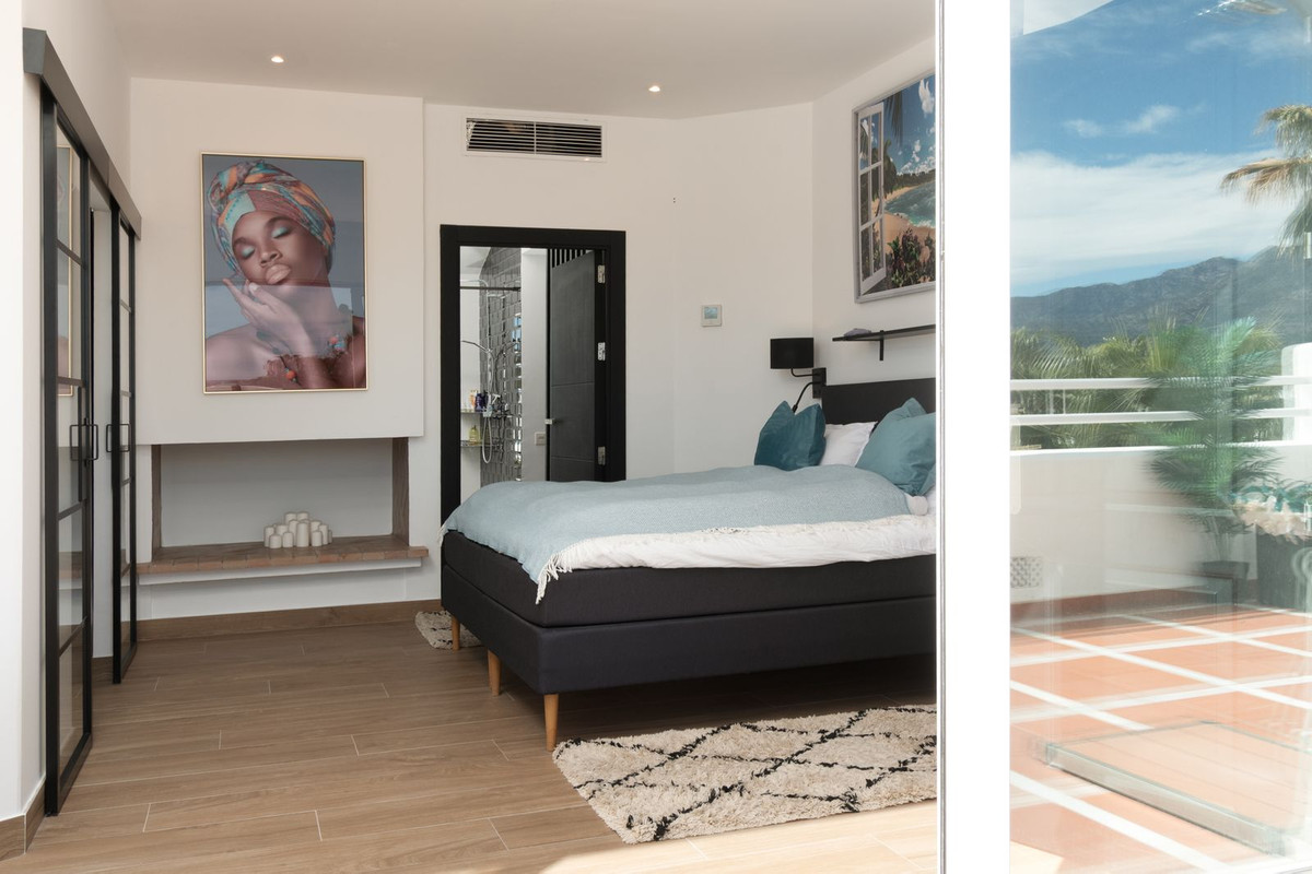 4 Bed Apartment for sale in Puerto Banús Costa Del Sol, Málaga, Spain