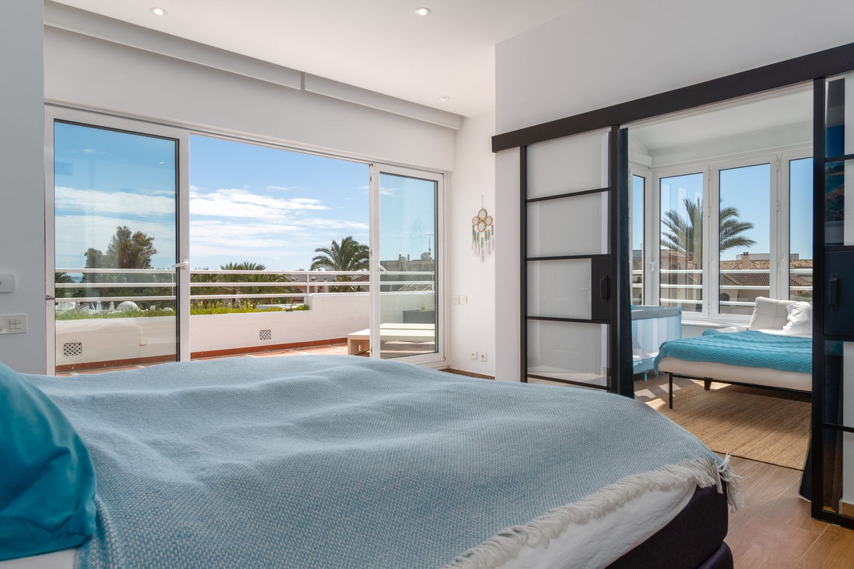 4 Bed Apartment for sale in Puerto Banús Costa Del Sol, Málaga, Spain