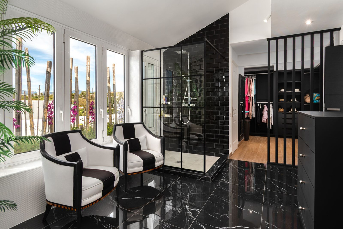 4 Bed Apartment for sale in Puerto Banús Costa Del Sol, Málaga, Spain