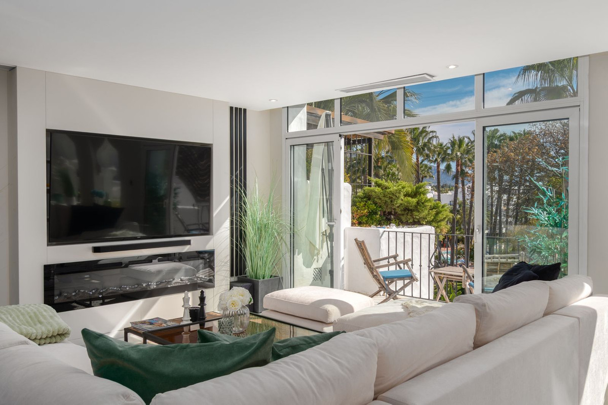 4 Bed Apartment for sale in Puerto Banús Costa Del Sol, Málaga, Spain