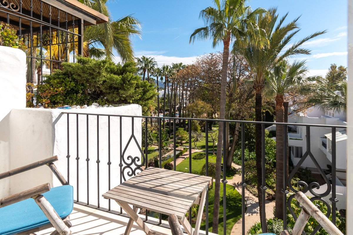 4 Bed Apartment for sale in Puerto Banús Costa Del Sol, Málaga, Spain