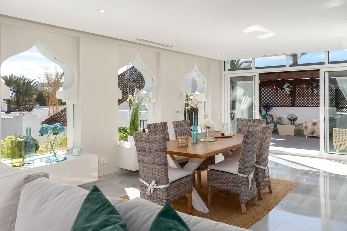 4 Bed Apartment for sale in Puerto Banús Costa Del Sol, Málaga, Spain