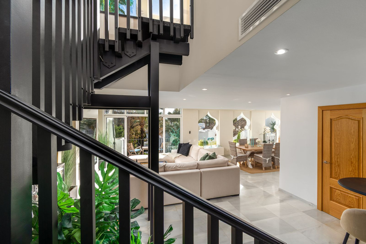4 Bed Apartment for sale in Puerto Banús Costa Del Sol, Málaga, Spain
