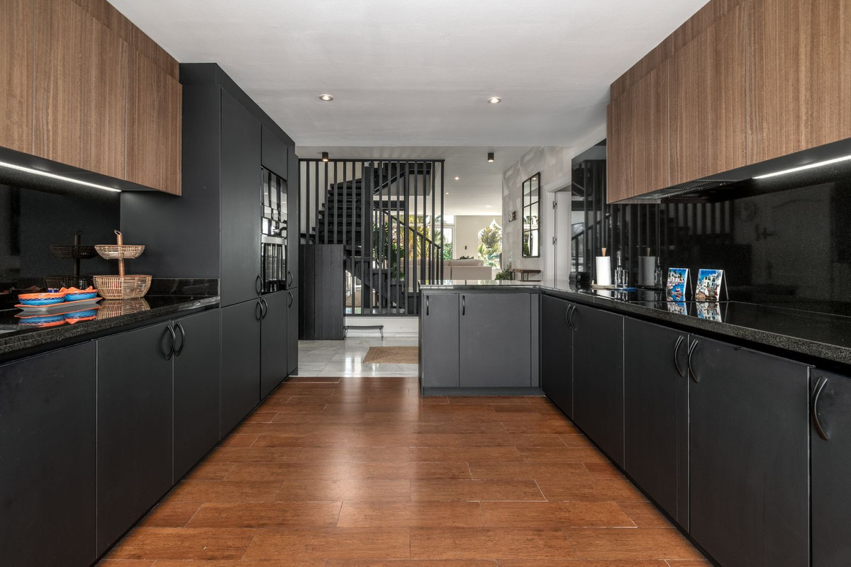 4 Bed Apartment for sale in Puerto Banús Costa Del Sol, Málaga, Spain