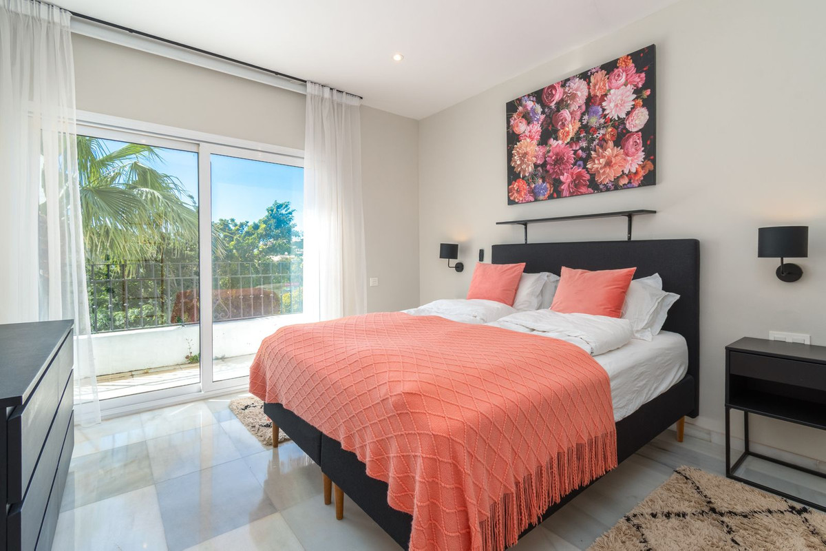 4 Bed Apartment for sale in Puerto Banús Costa Del Sol, Málaga, Spain