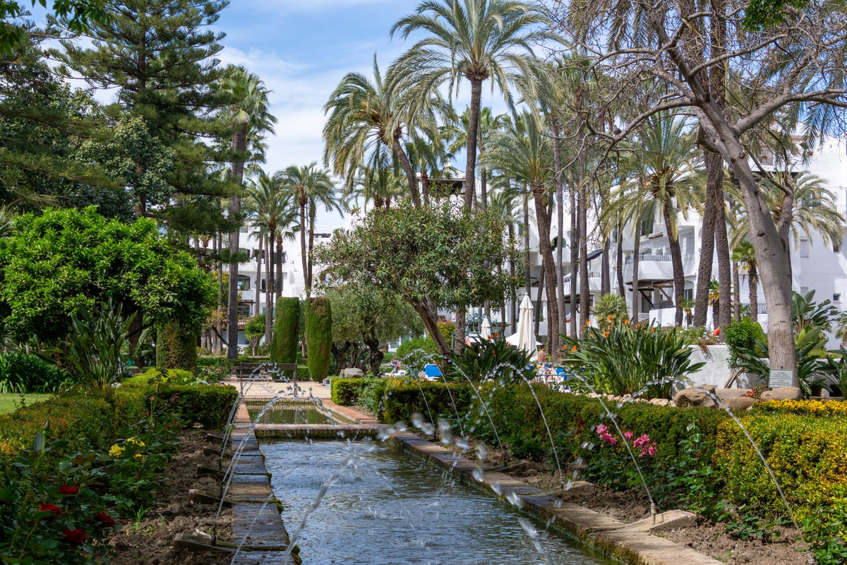 4 Bed Apartment for sale in Puerto Banús Costa Del Sol, Málaga, Spain