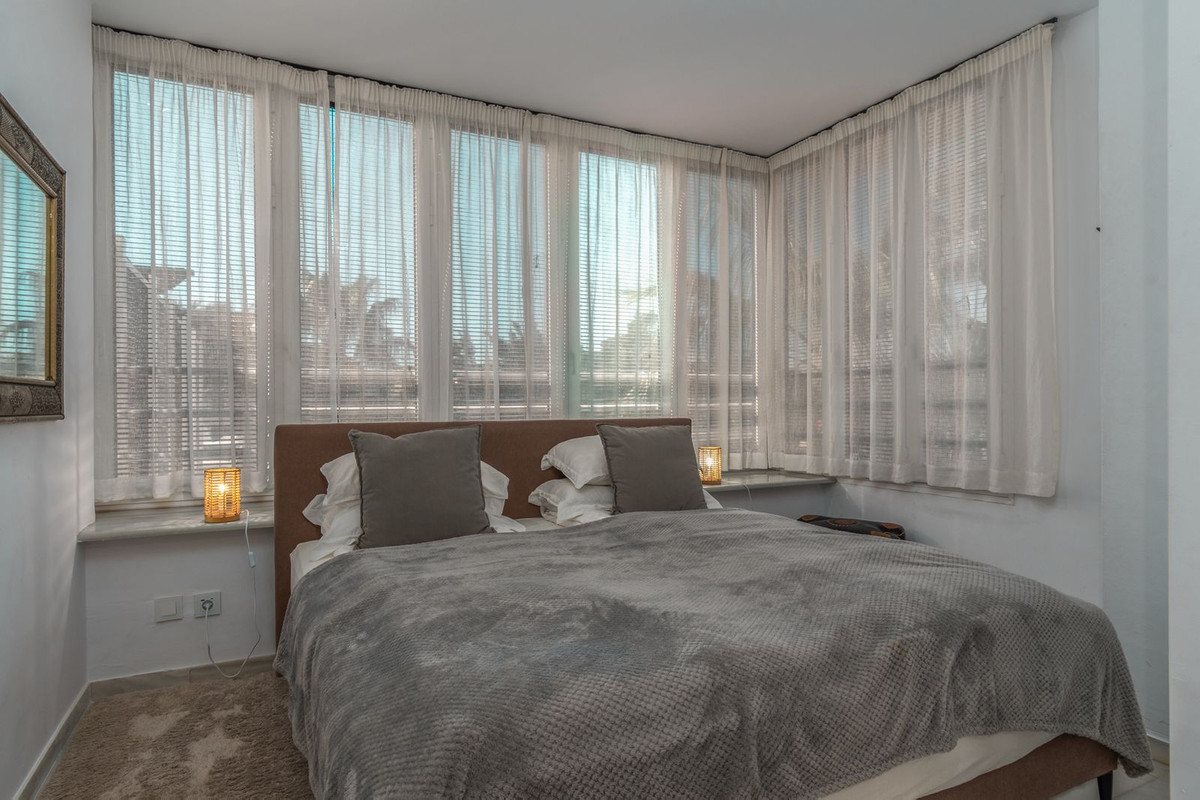4 Bed Apartment for sale in Puerto Banús Costa Del Sol, Málaga, Spain
