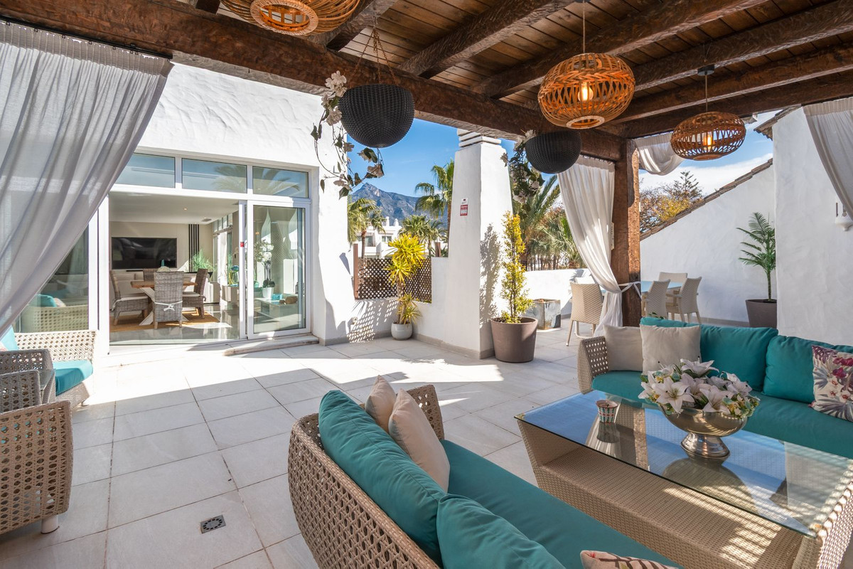 4 Bed Apartment for sale in Puerto Banús Costa Del Sol, Málaga, Spain