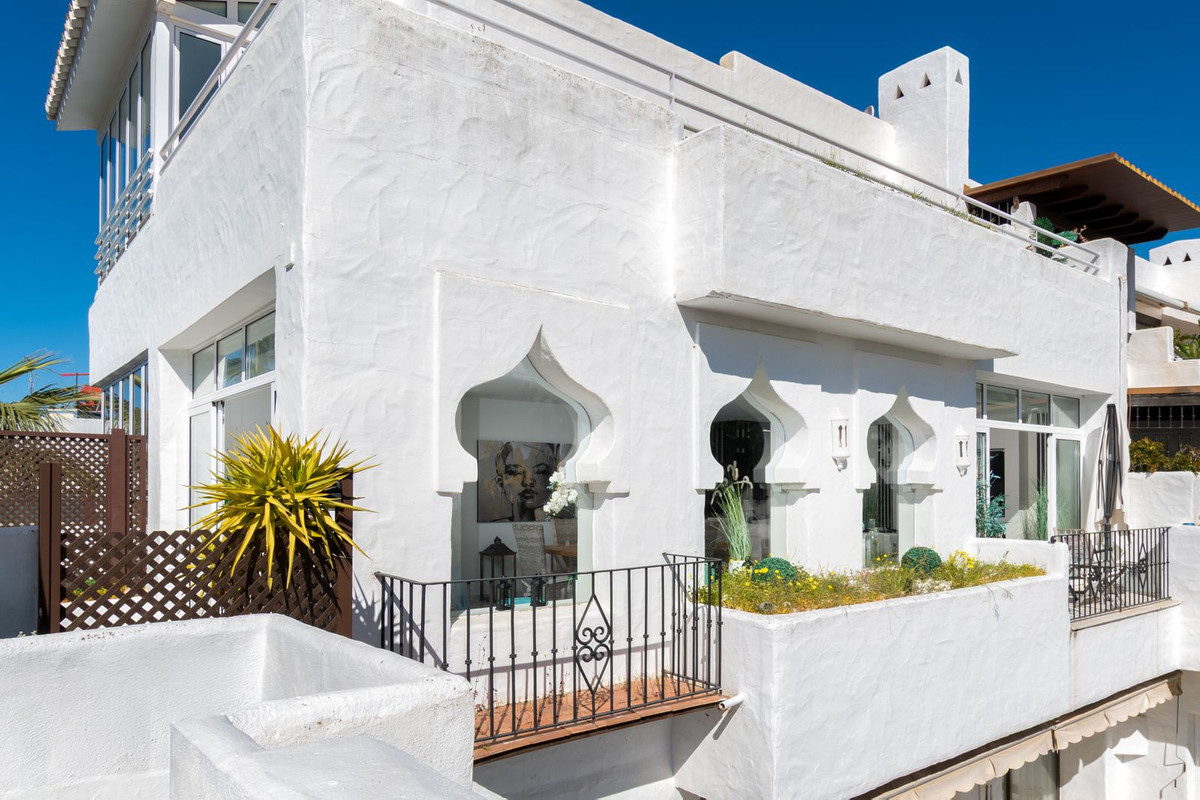 4 Bed Apartment for sale in Puerto Banús Costa Del Sol, Málaga, Spain