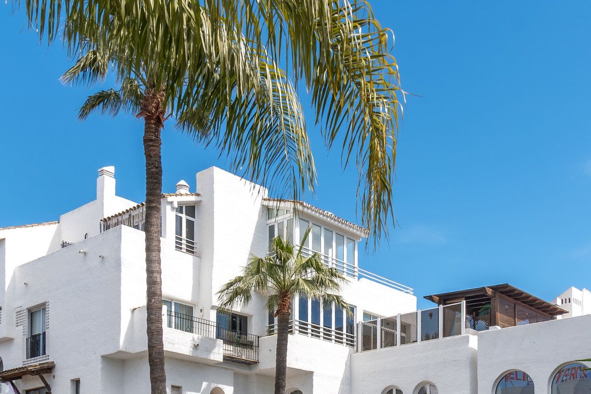4 Bed Apartment for sale in Puerto Banús Costa Del Sol, Málaga, Spain
