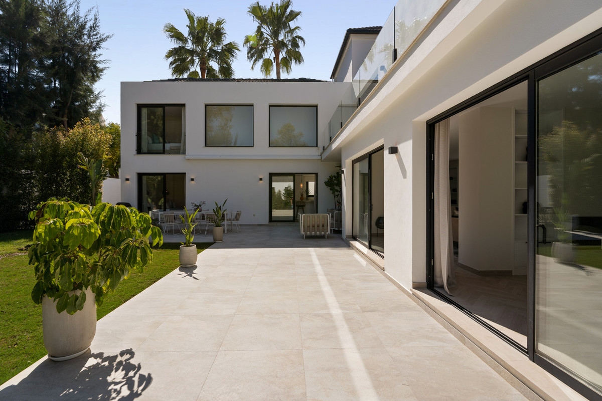 Se vende Villa - Chalet de 4 dormitorios en Costa Del Sol, Málaga, España
