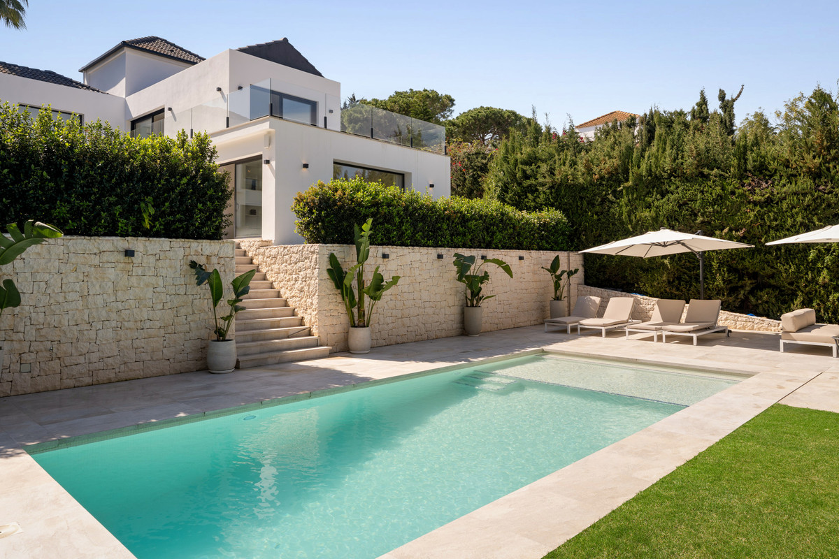 Se vende Villa - Chalet de 4 dormitorios en Costa Del Sol, Málaga, España