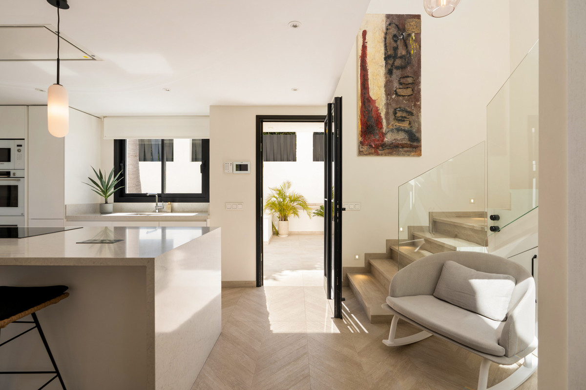 Se vende Villa - Chalet de 4 dormitorios en Costa Del Sol, Málaga, España
